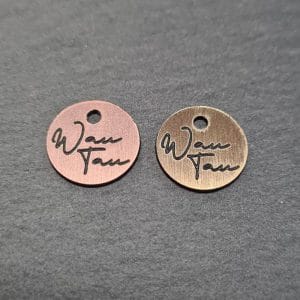4 Unique Dogs Logo Plaettchen kupfer und gold